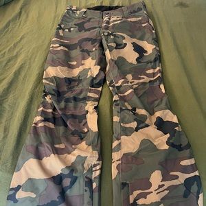 CAMO SKI/SNOWBOARD SNOW PANTS. APERTURE. AMAZING CONDITION